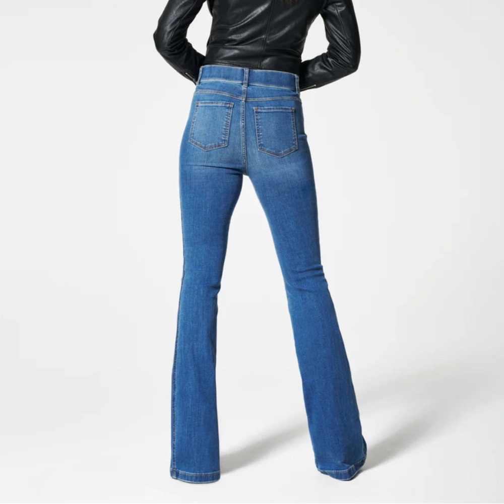 SPANX Flare Wide Leg Vintage Indigo Pull On Jeans Women’s Size Large 34” Inseam - Picture 4 of 16